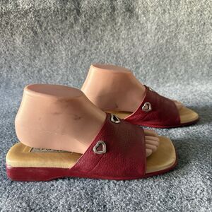 Brighton Yoko Heart Accent Slide Sandals Red Beige Leather Women’s Size 10M
